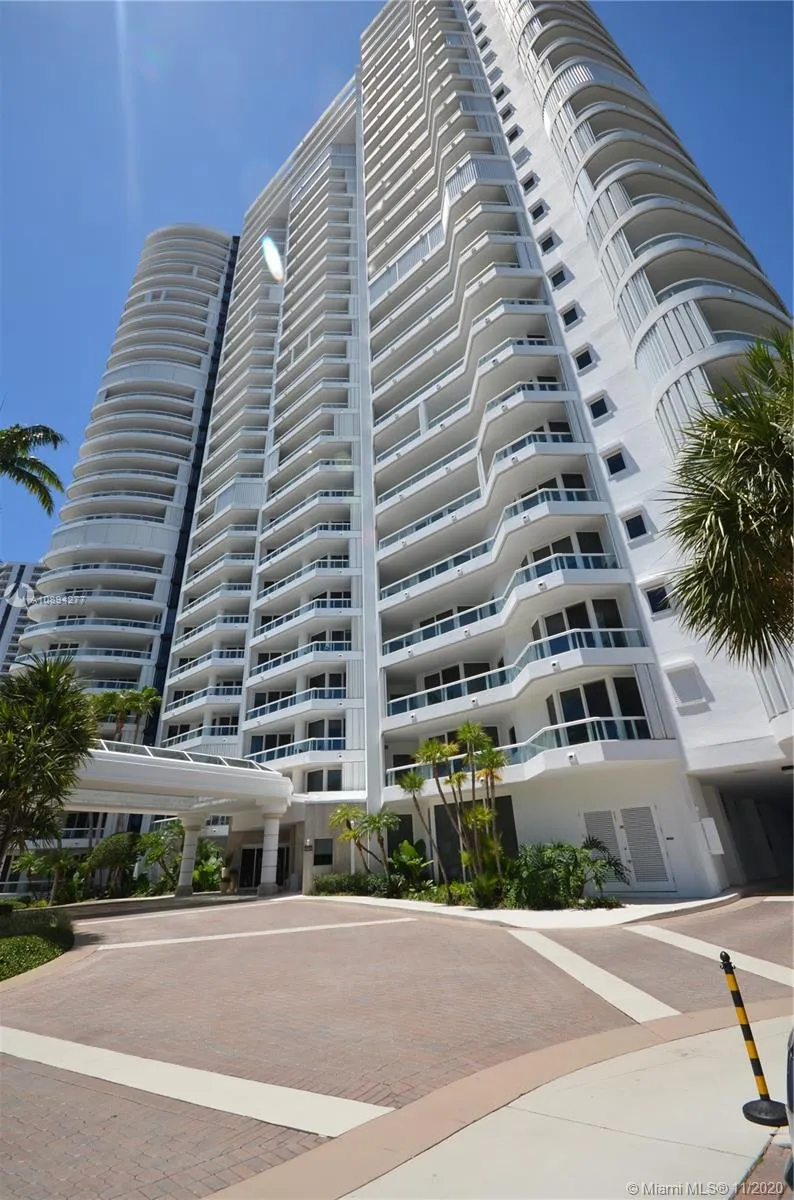 2 bedroom 2 bath for sale at 21050 Point Pl # 306, Aventura FL 33180