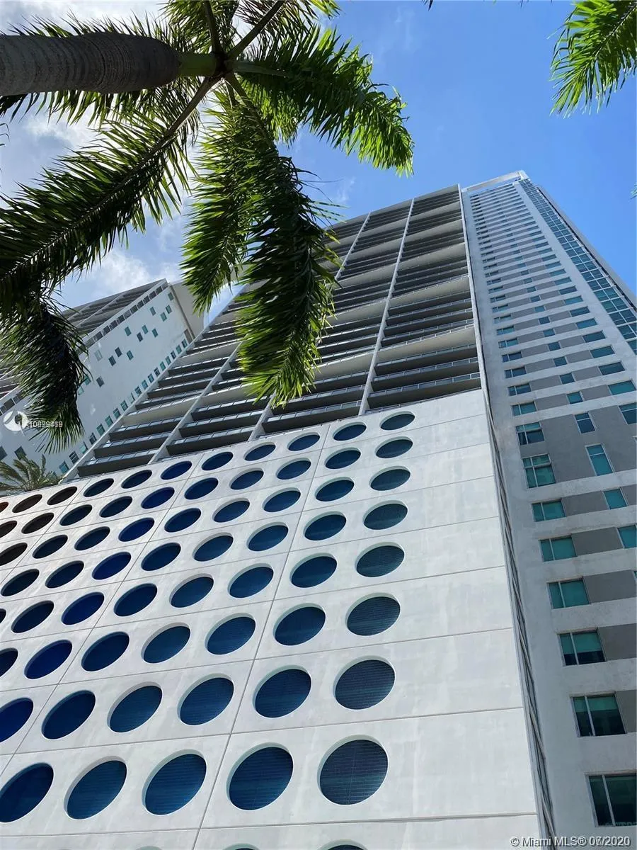 1 bedroom 1 bath for rent at 500 Brickell Ave # 2808, Miami FL 33131