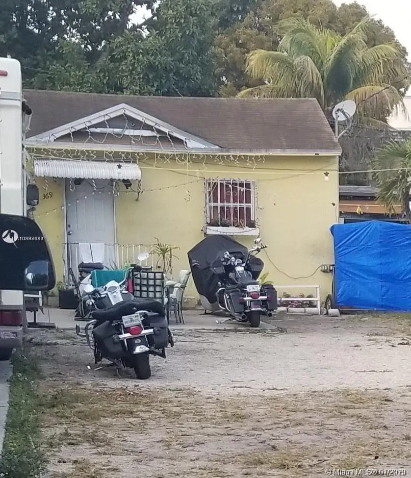 369 NW 33rd St, Miami FL 33127