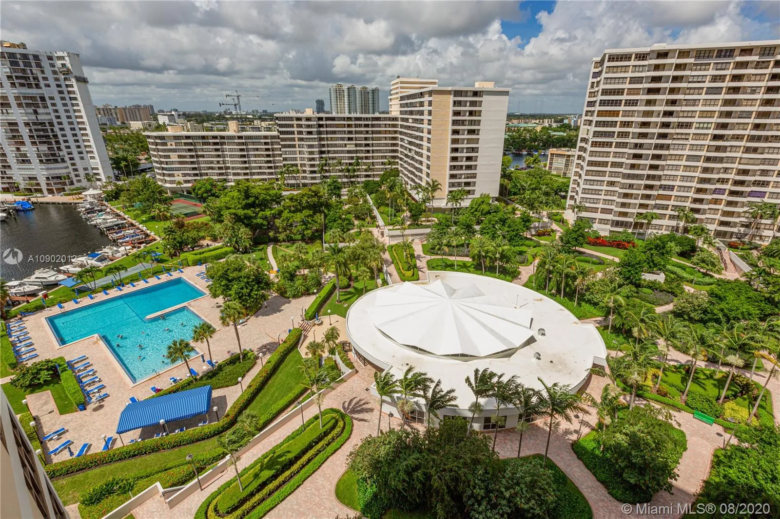 2 bedroom 2 bath for sale at 2500 Parkview Dr # 1520, Hallandale Beach FL 33009
