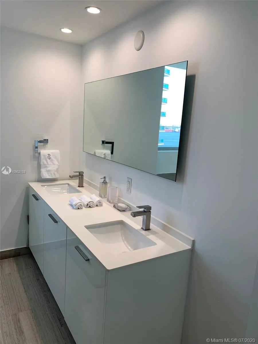 1300 Brickell Bay Dr # 2509, Miami FL 33131