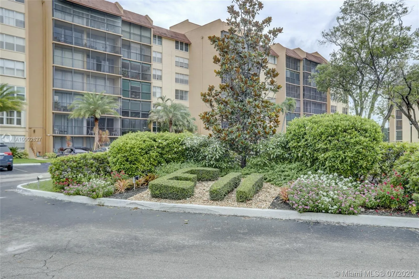 2 bedroom 2 bath for sale at 3671 Environ Blvd # 565, Lauderhill FL 33319