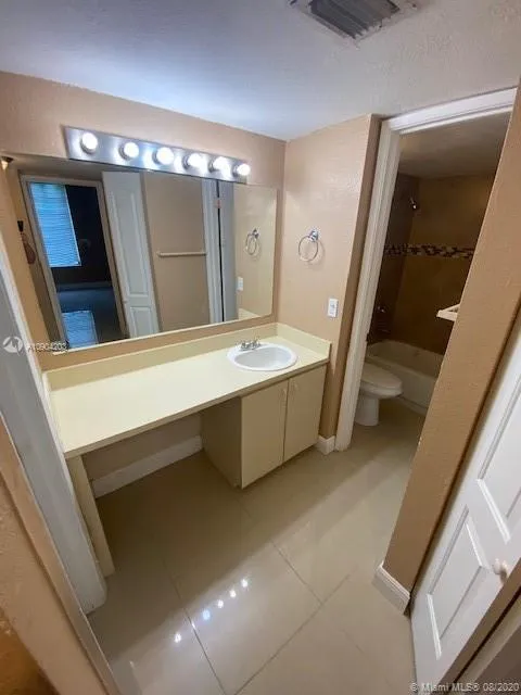 8870 Fontainebleau Blvd # 103, Miami FL 33172