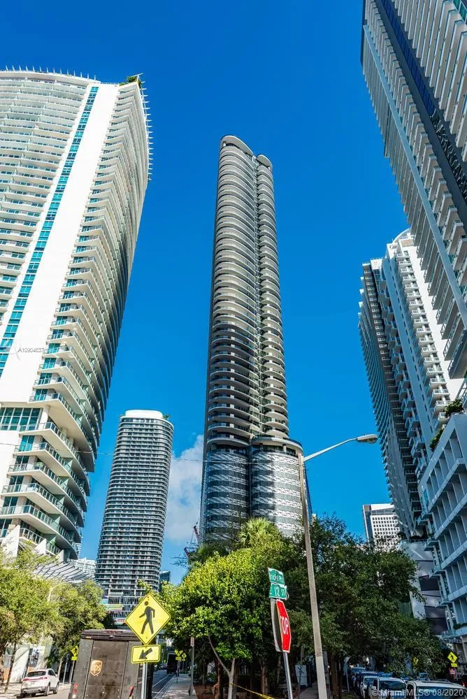 1 bedroom 1 bath for rent at 1000 Brickell Plaza # 2711, Miami FL 33131