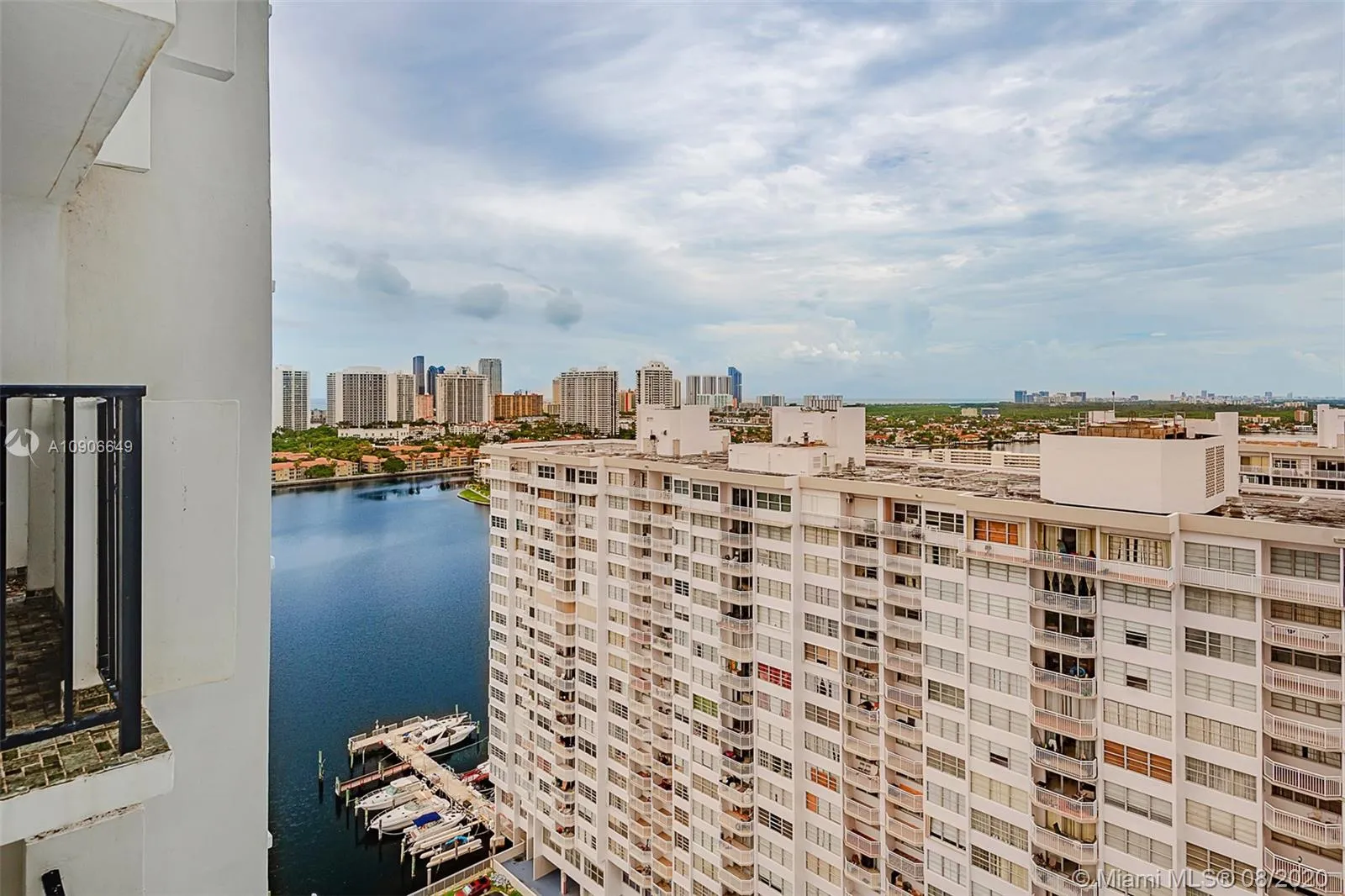 1 bedroom 1 bath for sale at 2750 NE 183rd St # 2412, Aventura FL 33160
