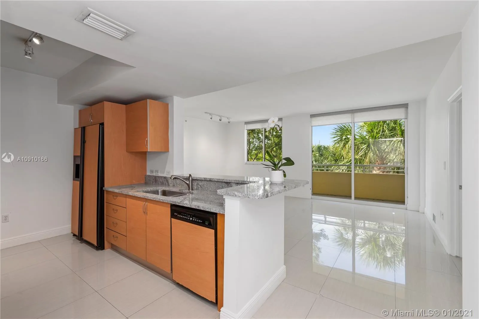2775 NE 187th St # 214, Aventura FL 33180
