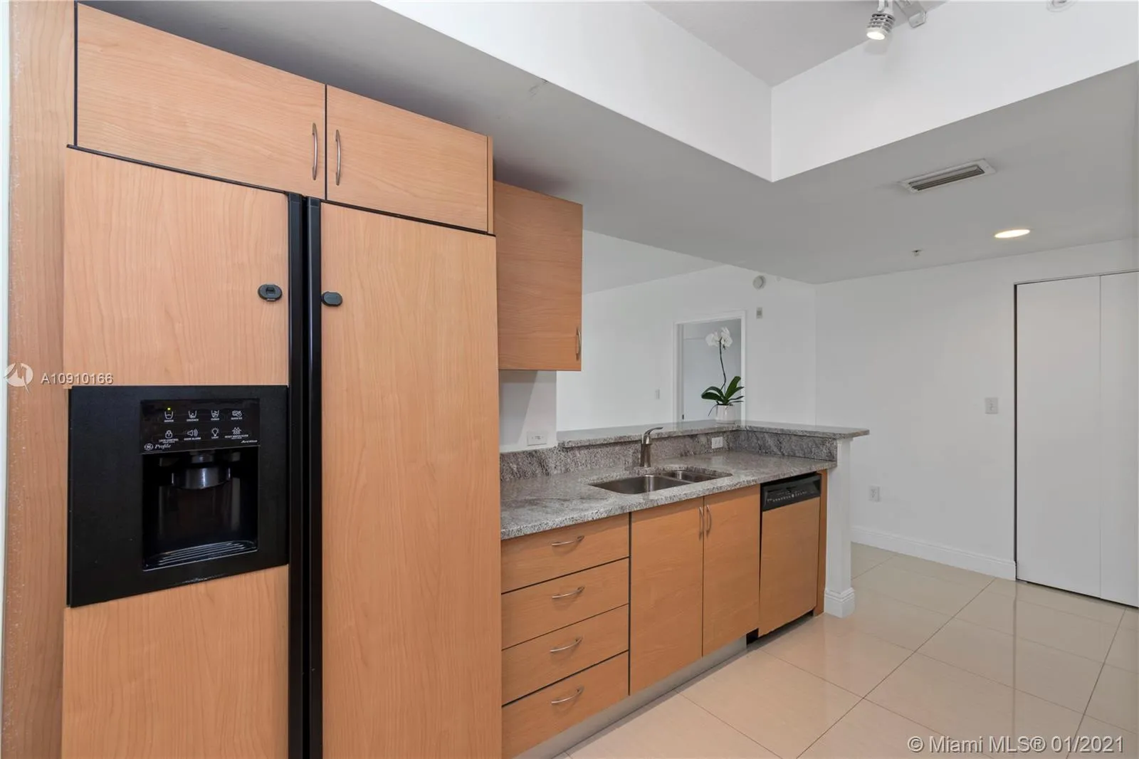 2775 NE 187th St # 214, Aventura FL 33180