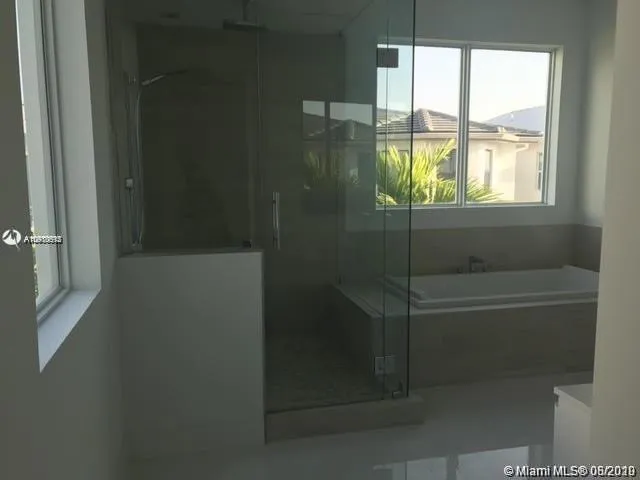 10445 NW 68th Ter, Doral FL 33178