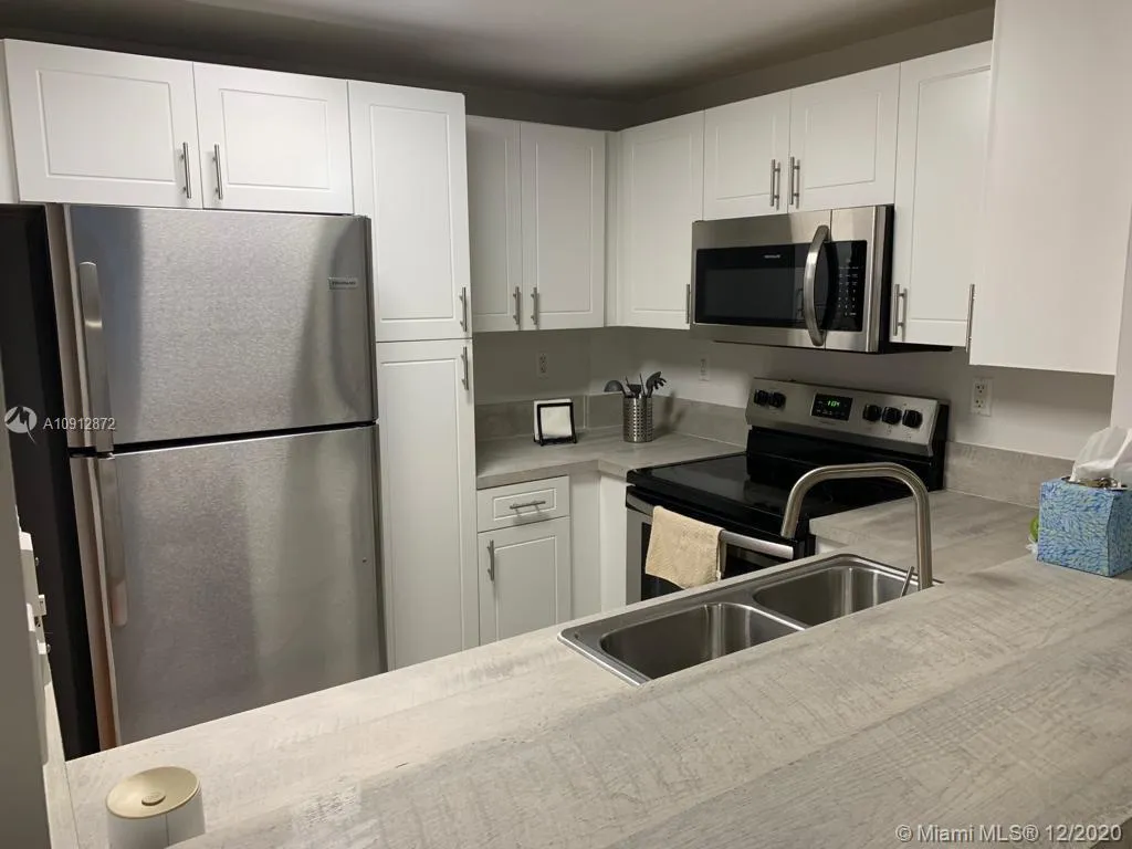 1 bedroom 1 bath for sale at 185 SE 14th Ter # 801, Miami FL 33131