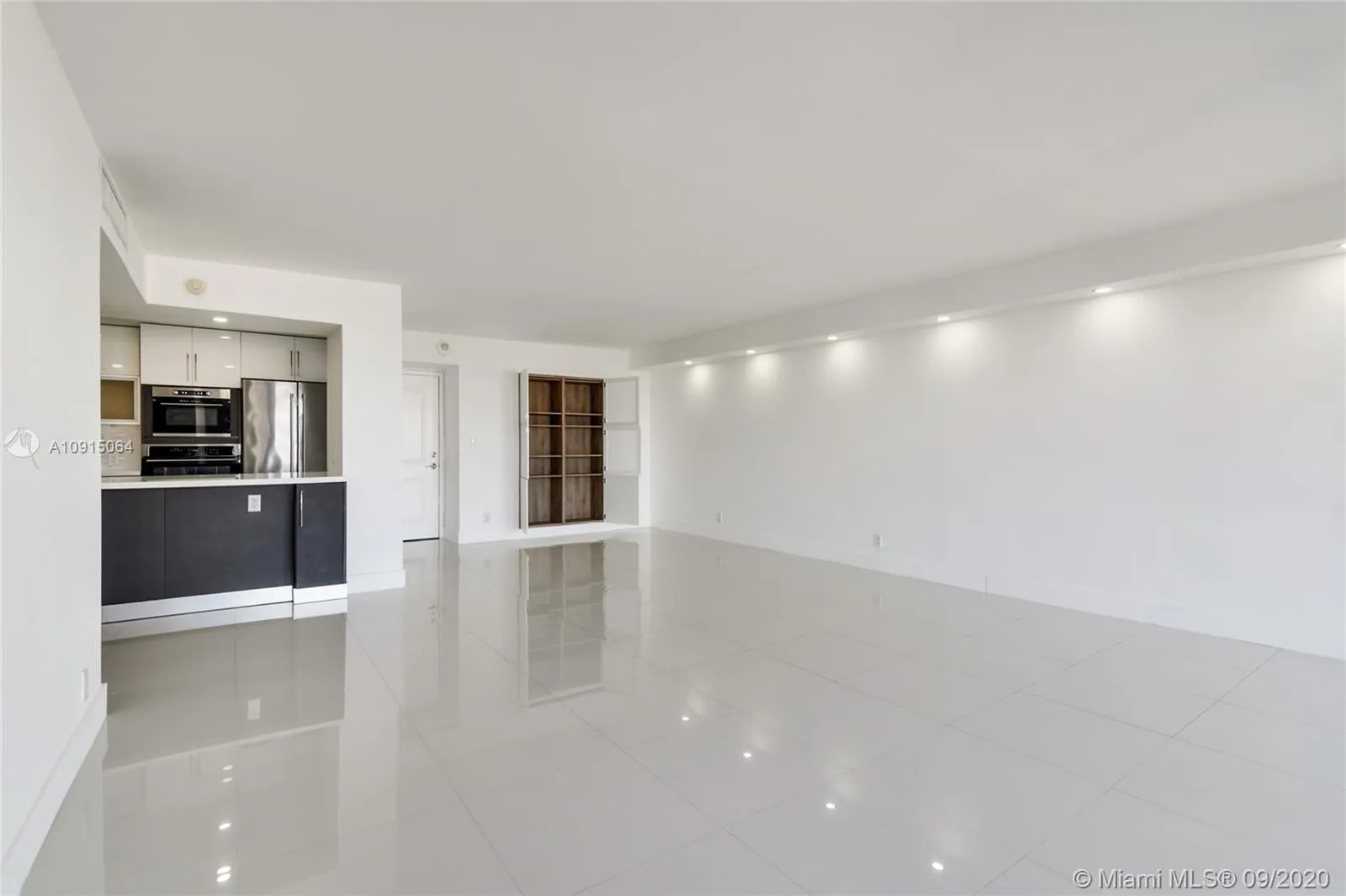 100 Bayview Dr # 904, Sunny Isles Beach FL 33160