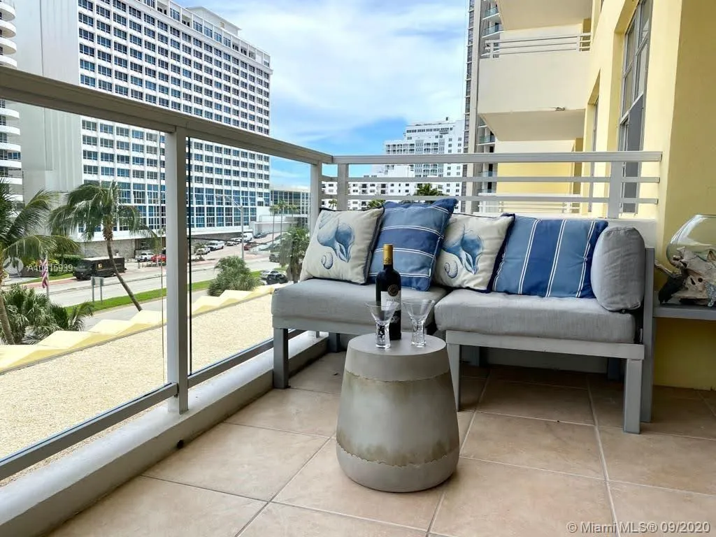 2 bedroom 2 bath for sale at 5600 Collins Ave # 5C, Miami Beach FL 33140