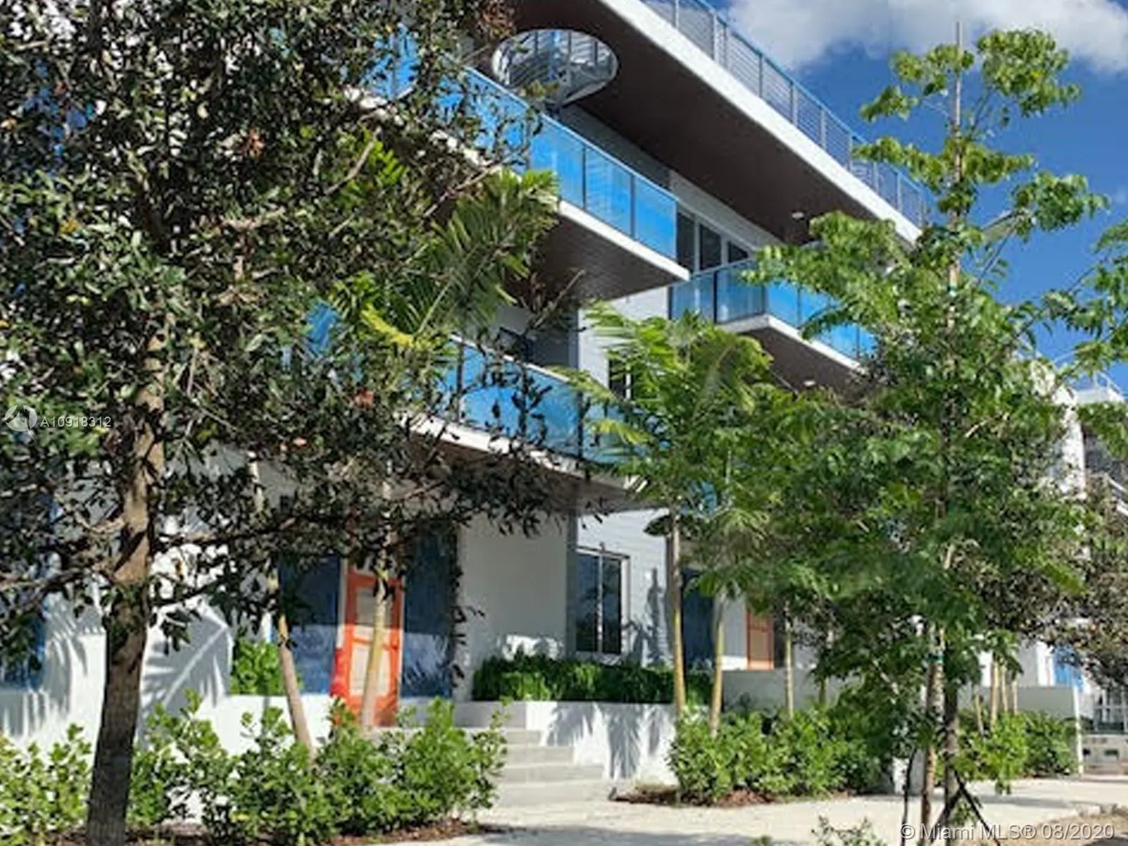 3 bedroom 3 bath for sale at 545 SW 11th St # 108, Miami FL 33129