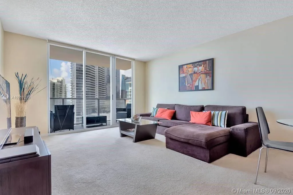 1 bedroom 1 bath for rent at 1155 Brickell Bay Dr # 2005, Miami FL 33131