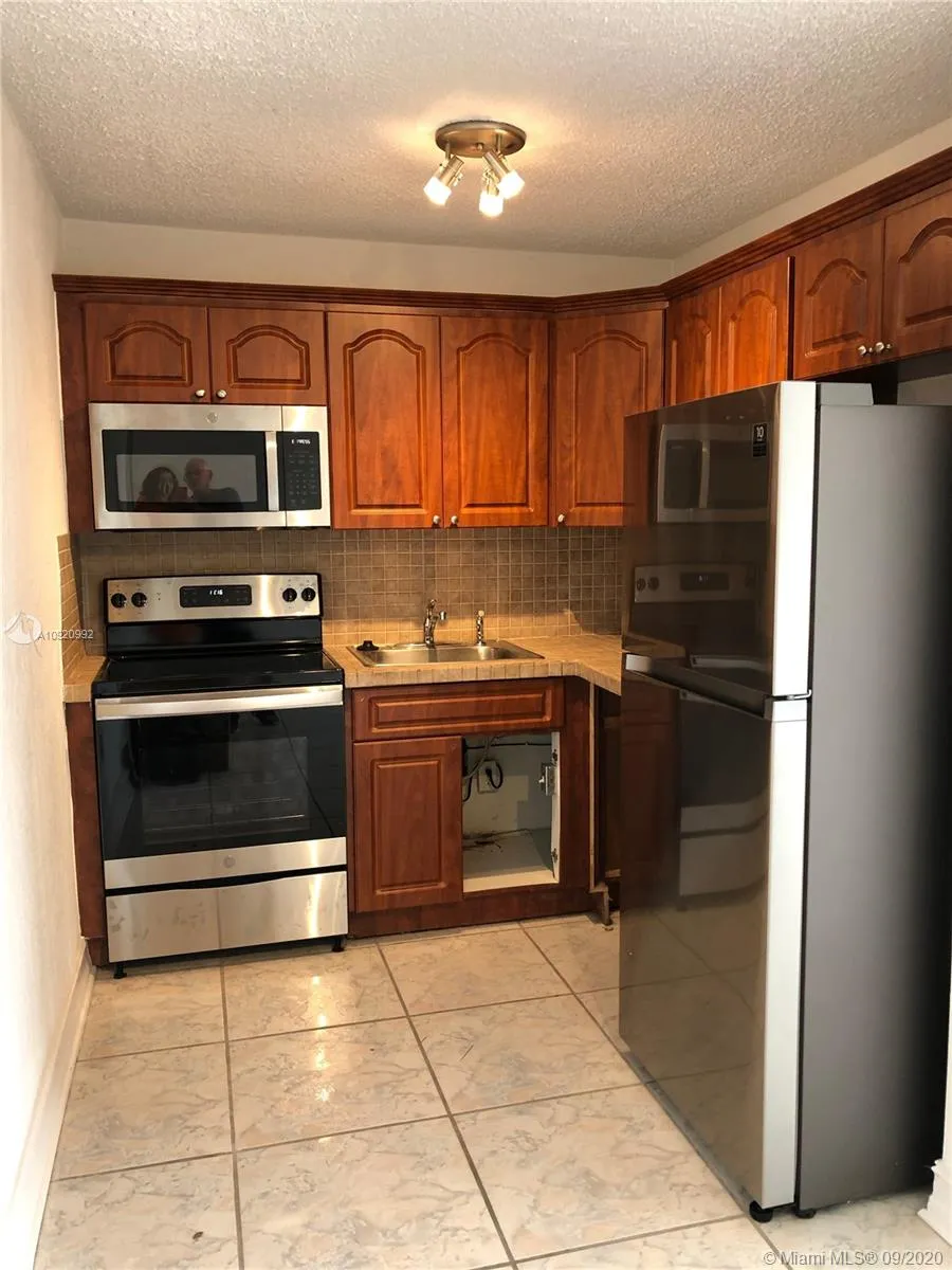 1 bedroom 1 bath for rent at 444 SW 4th St # 404, Miami FL 33130