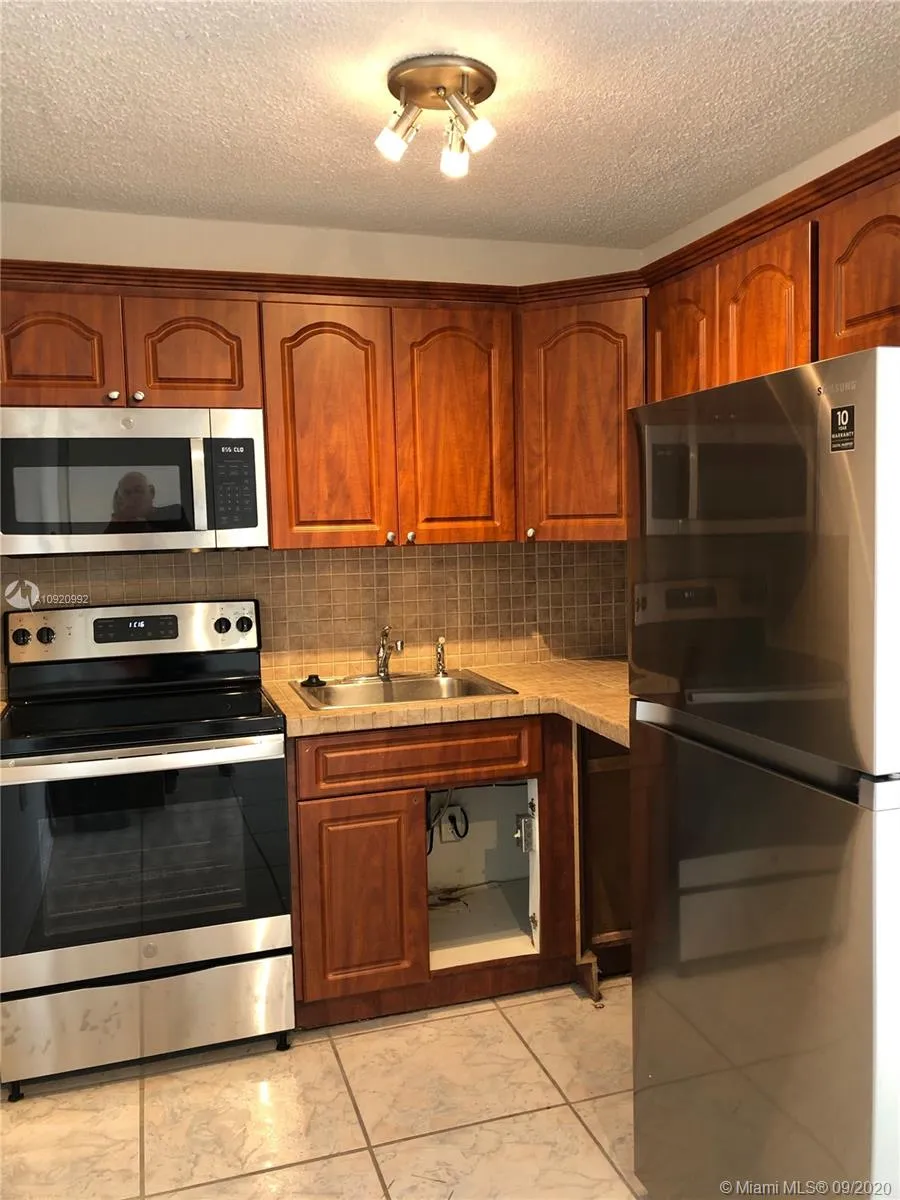 444 SW 4th St # 404, Miami FL 33130