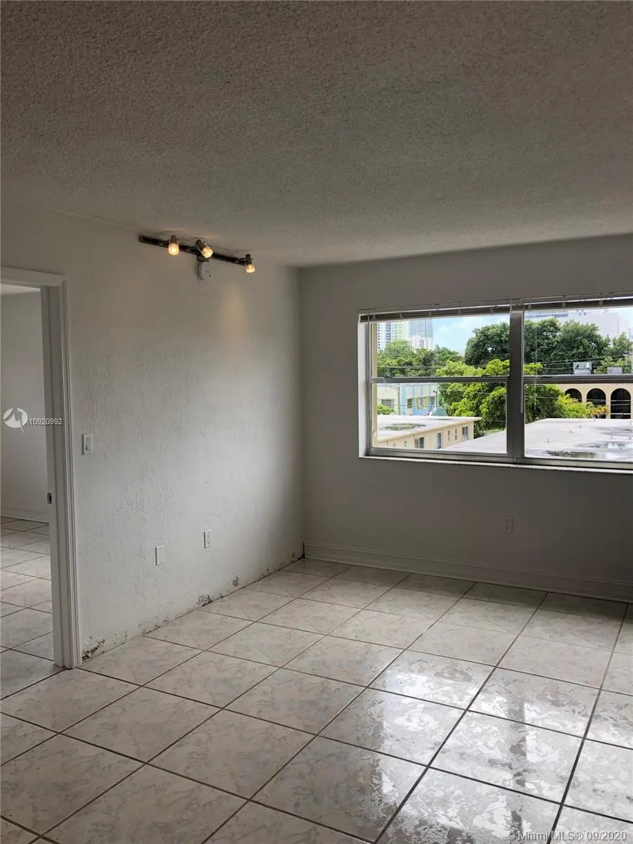 444 SW 4th St # 404, Miami FL 33130