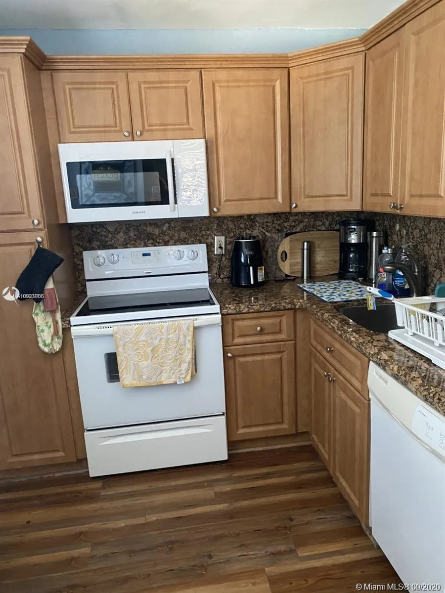 7900 Tatum Waterway Dr # 314, Miami Beach FL 33141