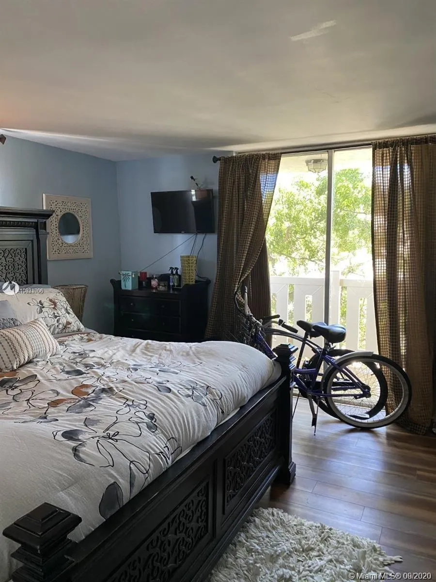 7900 Tatum Waterway Dr # 314, Miami Beach FL 33141
