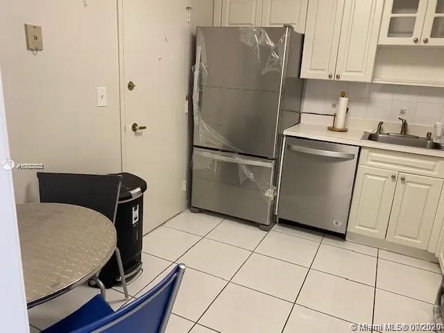 5700 Collins Ave # 8B, Miami Beach FL 33140