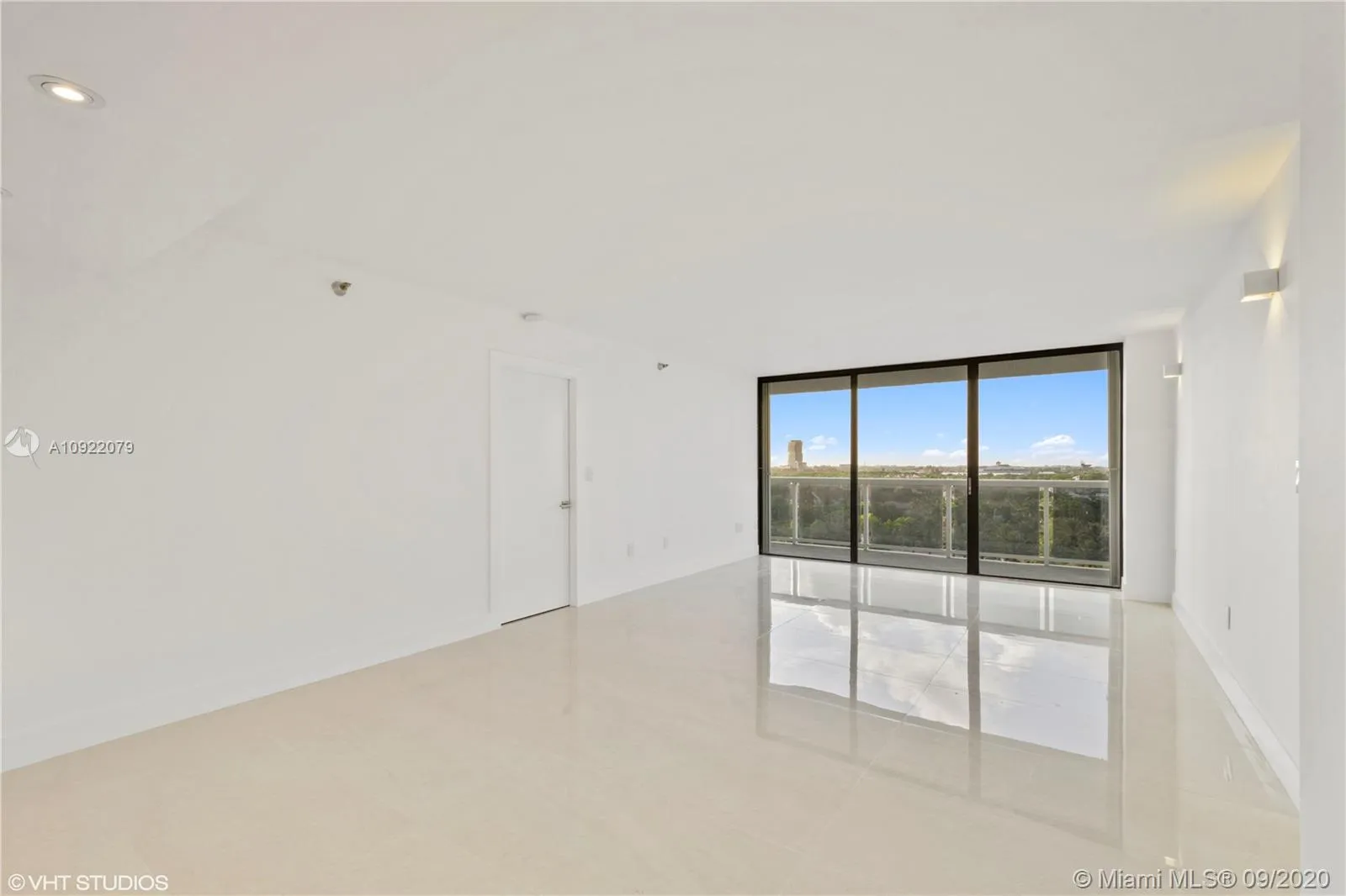 2 bedroom 2 bath for sale at 20505 E Country Club Dr # 1031, Aventura FL 33180