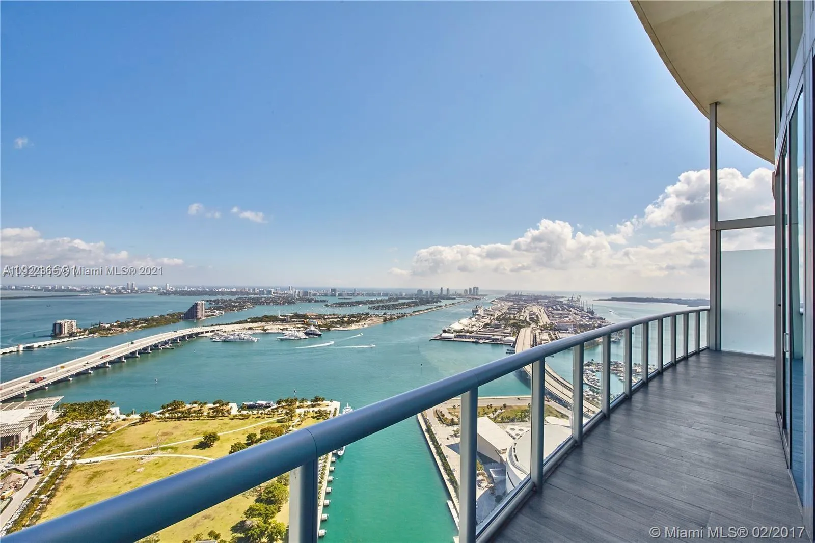 1 bedroom 1 bath for sale at 888 Biscayne Blvd # 1811, Miami FL 33132