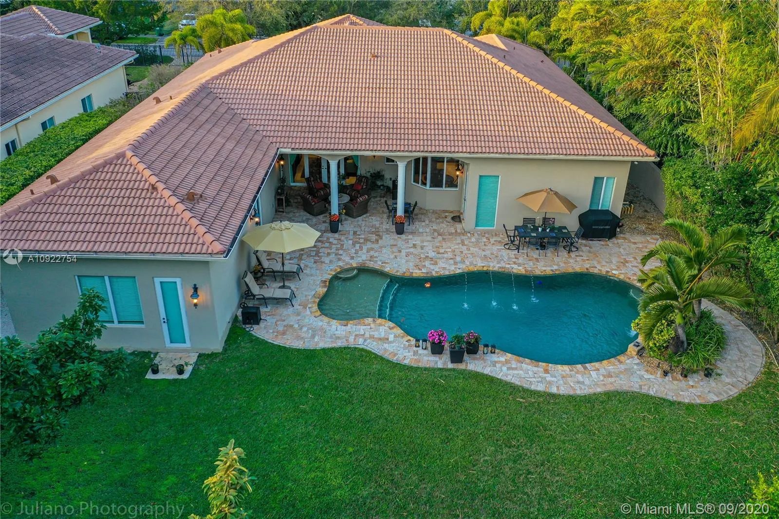 5 bedroom 5 bath for sale at 7780 SW 110th St, Pinecrest FL 33156