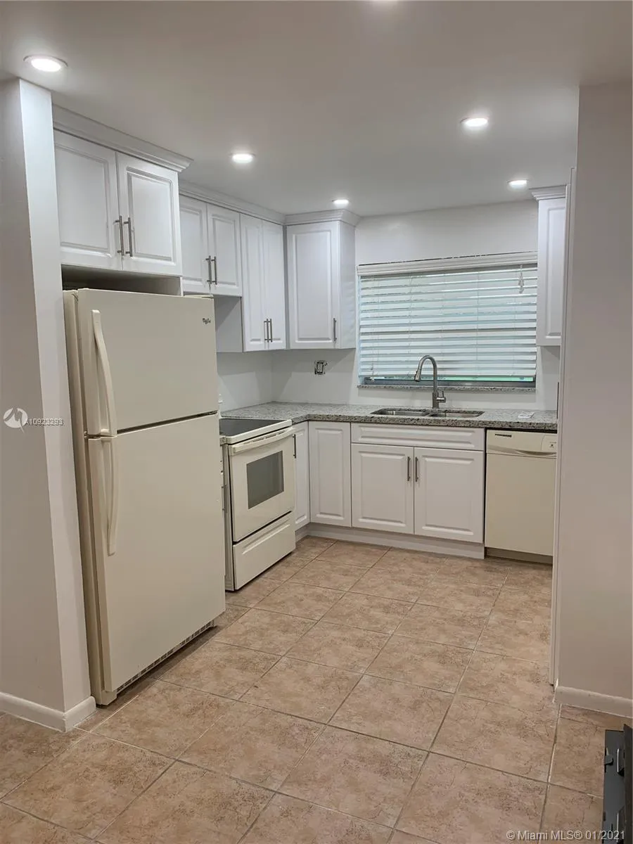 9681 Sunrise Lakes Blvd # 203, Sunrise FL 33322