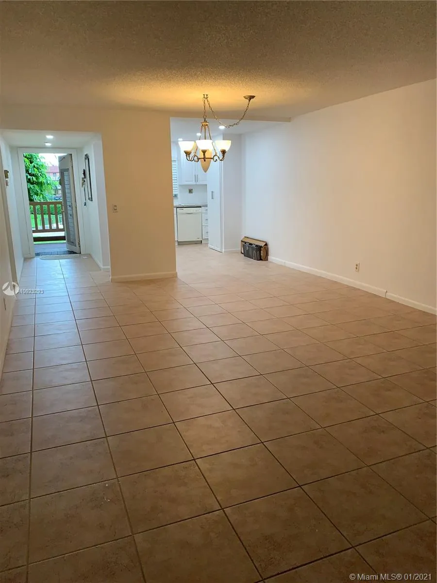 9681 Sunrise Lakes Blvd # 203, Sunrise FL 33322