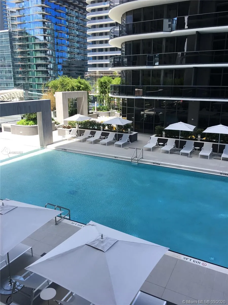 55 SW 9th St # 1102, Miami FL 33130