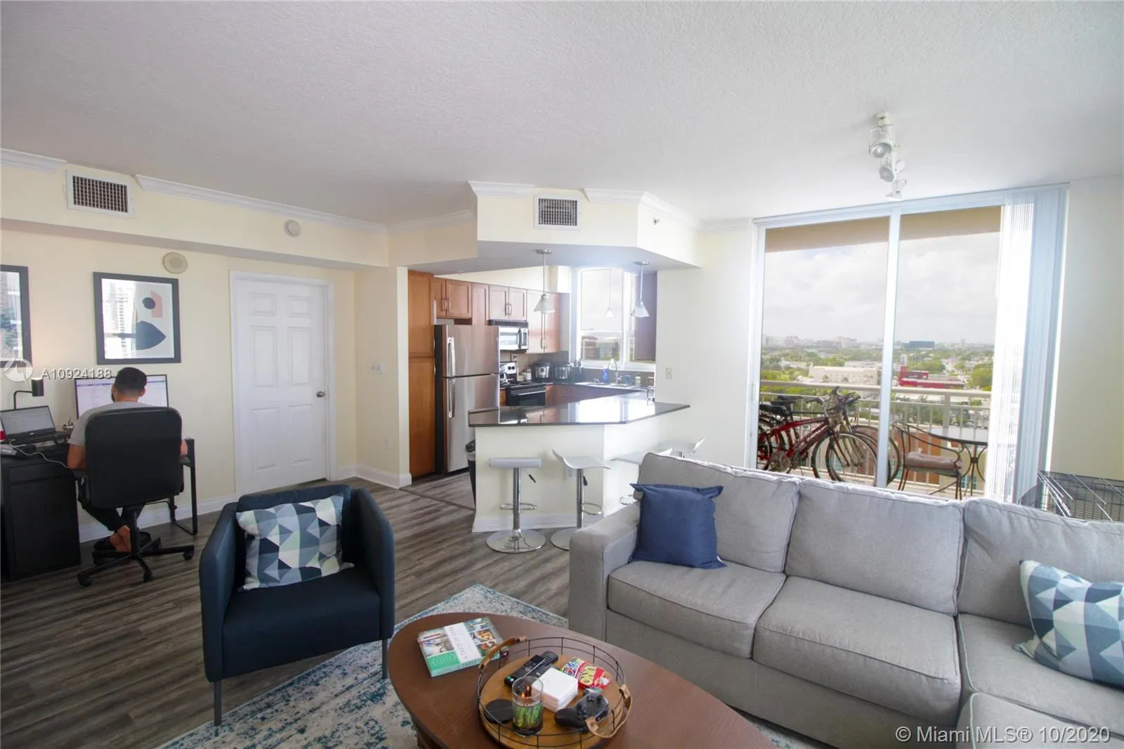 2000 N Bayshore Dr # 1401, Miami FL 33137
