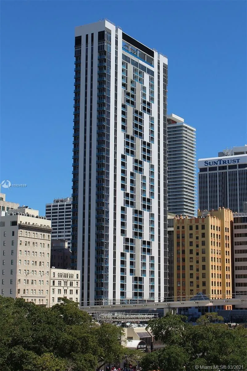 1 bedroom 1 bath for sale at 151 SE 1st St # 510, Miami FL 33131