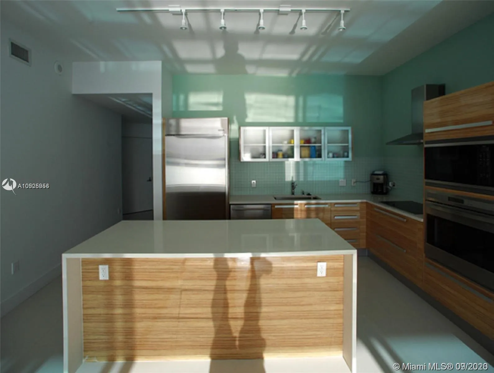 1 bedroom 2 bath for sale at 2020 N Bayshore Dr # 1705, Miami FL 33137