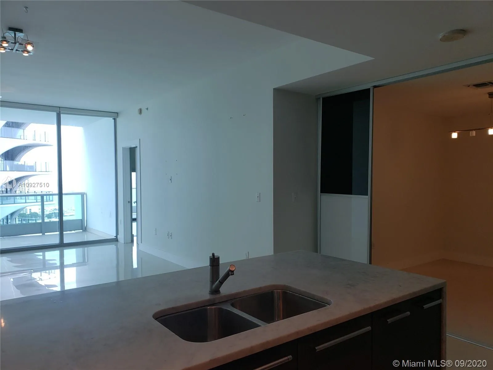 1 bedroom 2 bath for sale at 900 Biscayne Blvd # 2710, Miami FL 33132