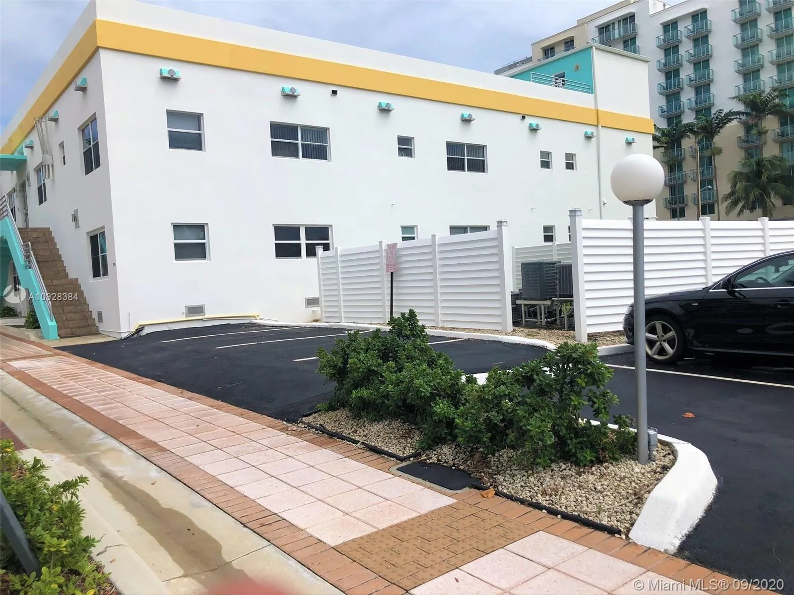 1 bedroom 1 bath for sale at 326 Wilson St # 201, Hollywood FL 33019