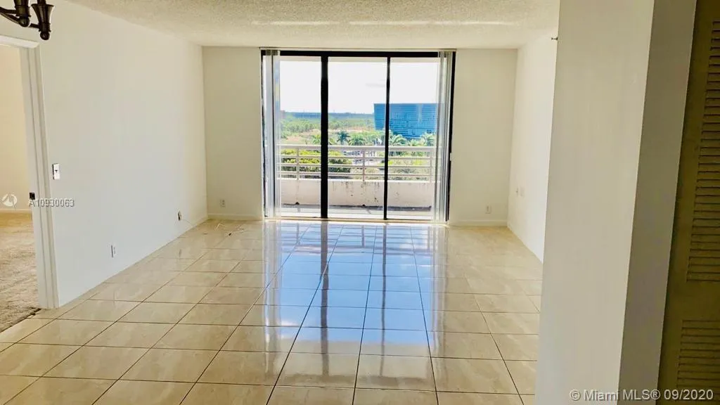 2 bedroom 2 bath for sale at 3300 NE 191st St # 905, Aventura FL 33180