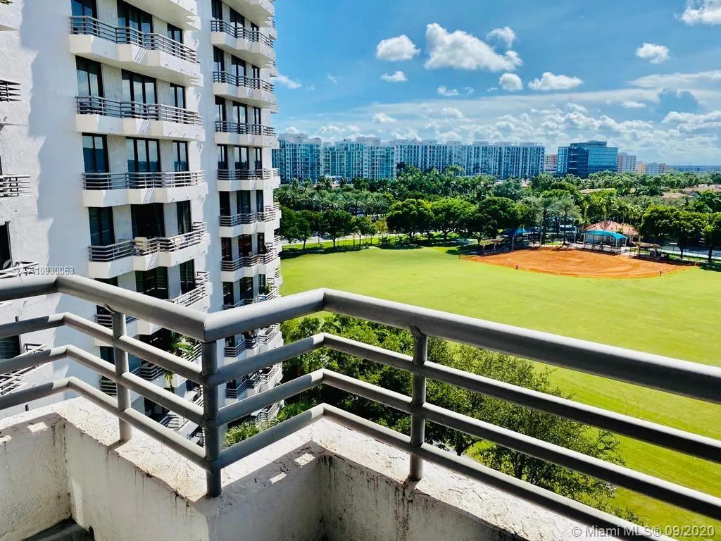 3300 NE 191st St # 905, Aventura FL 33180