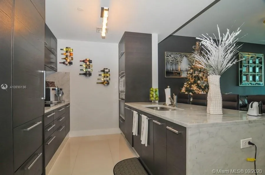 900 Biscayne Blvd # 3810, Miami FL 33132