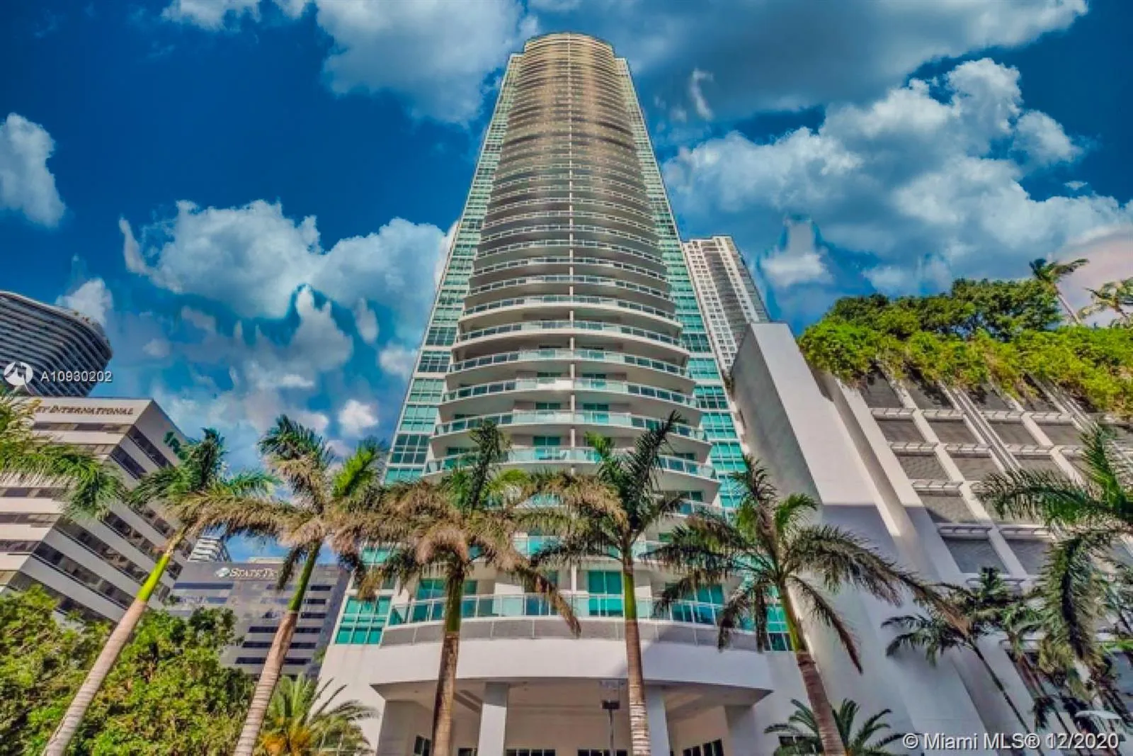1 bedroom 1 bath for sale at 950 Brickell Bay Dr # 1102, Miami FL 33131