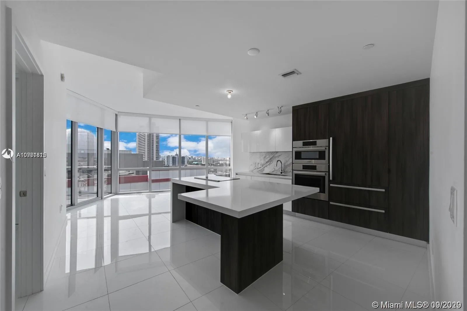 851 NE 1st Ave # 1610, Miami FL 33132