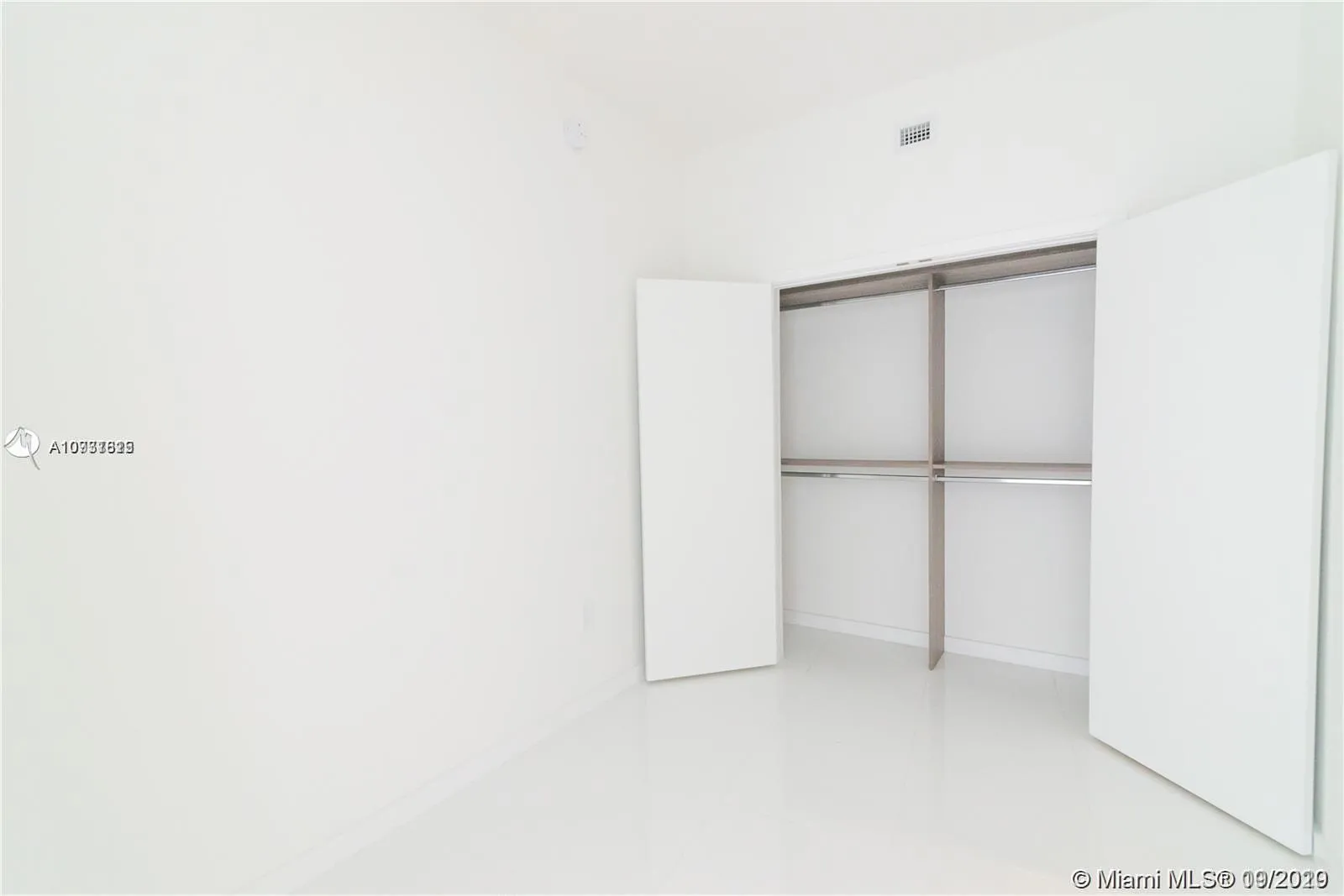 851 NE 1st Ave # 1610, Miami FL 33132