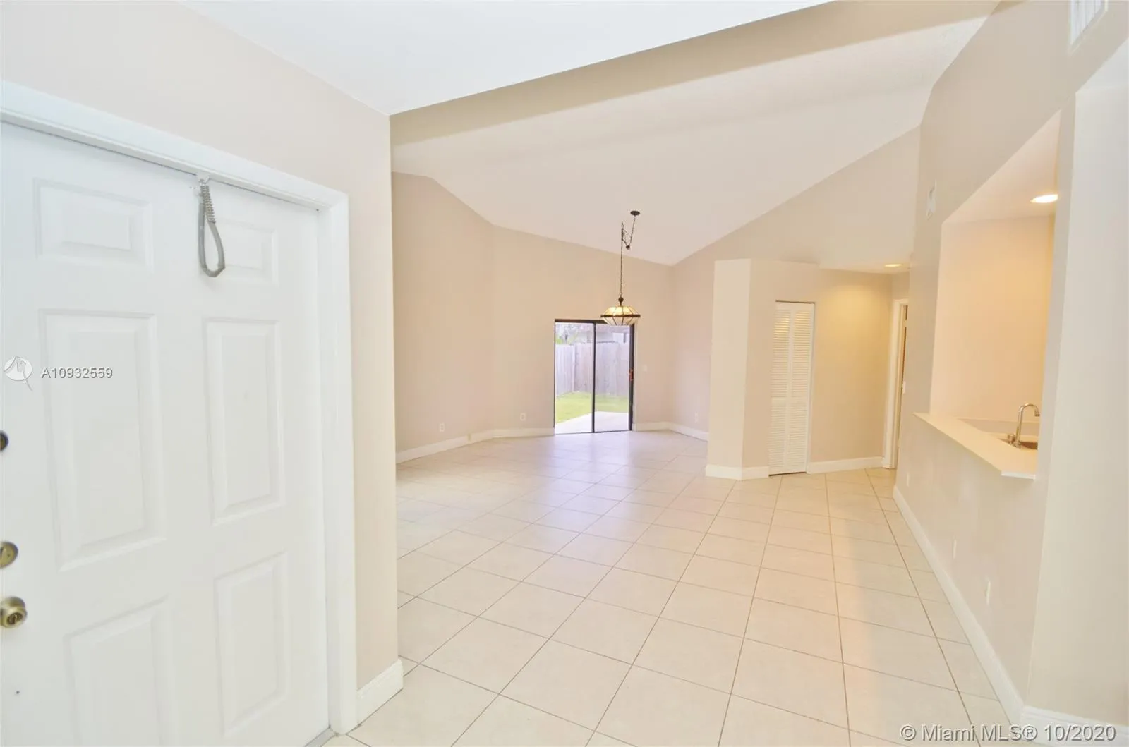 1131 SW 110th Ave, Pembroke Pines FL 33025