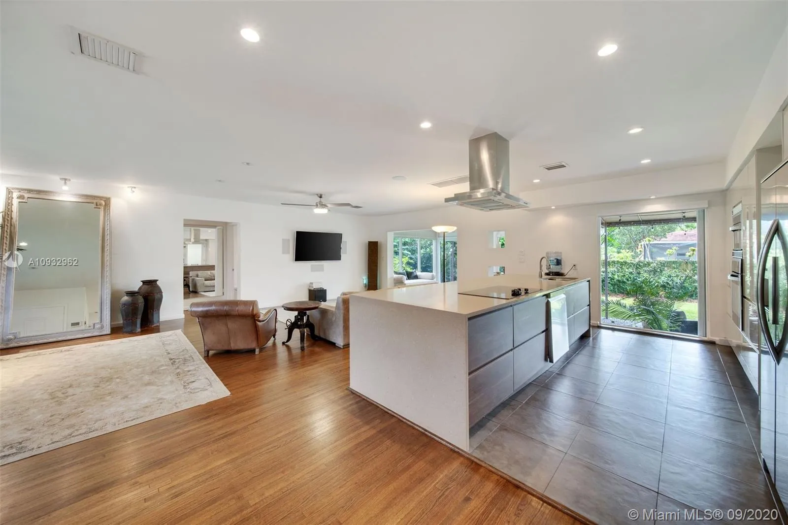 1136 NE 88th St, Miami FL 33138