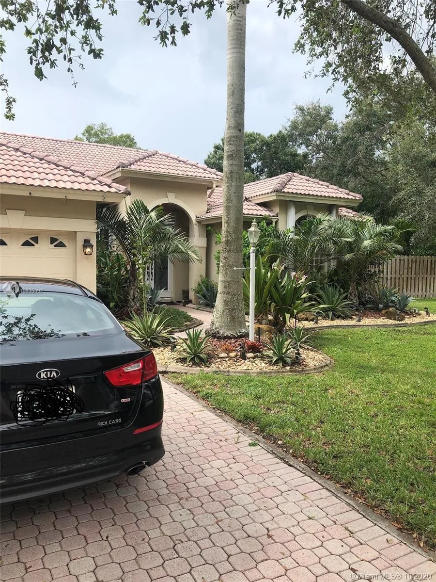 4 bedroom 3 bath for sale at 6041 Superior Blvd, Davie FL 33331