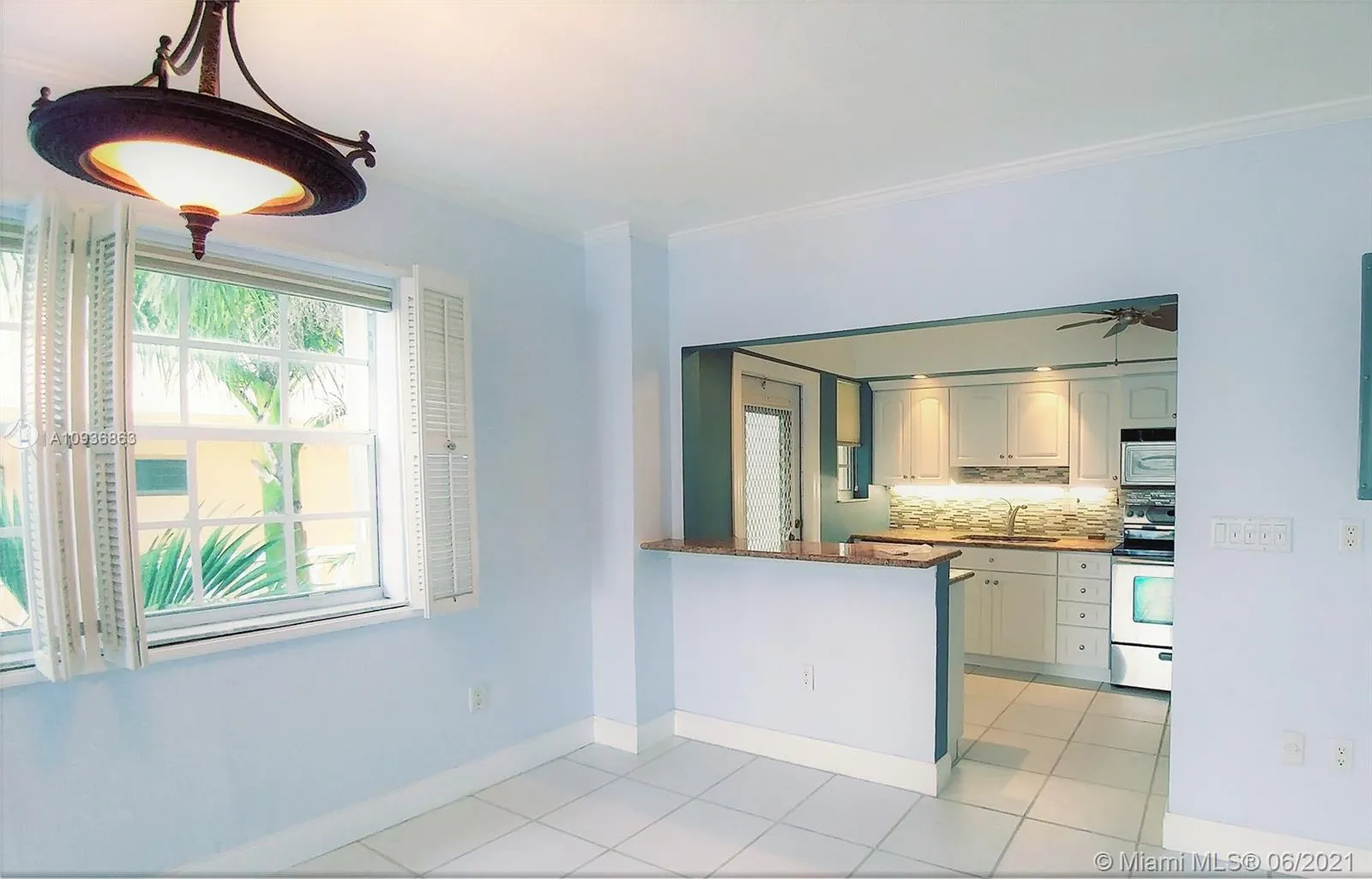 462 Golden Isles Dr # 210, Hallandale Beach FL 33009