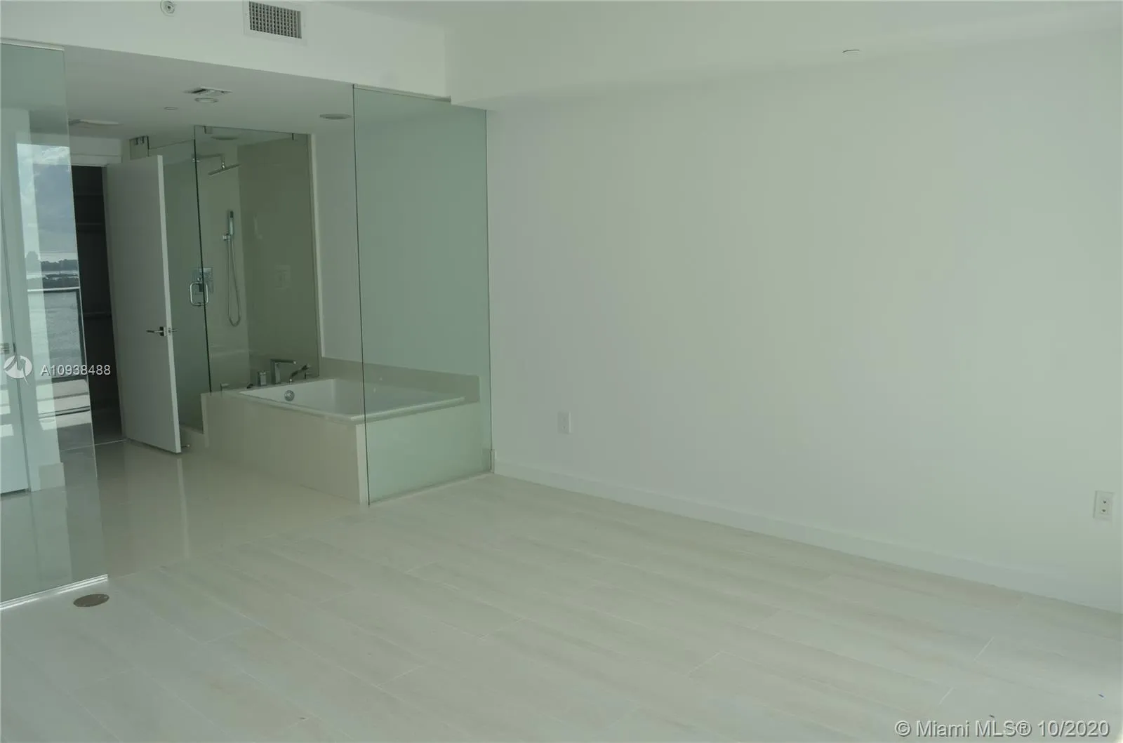 650 NE 32nd St # 4301, Miami FL 33137