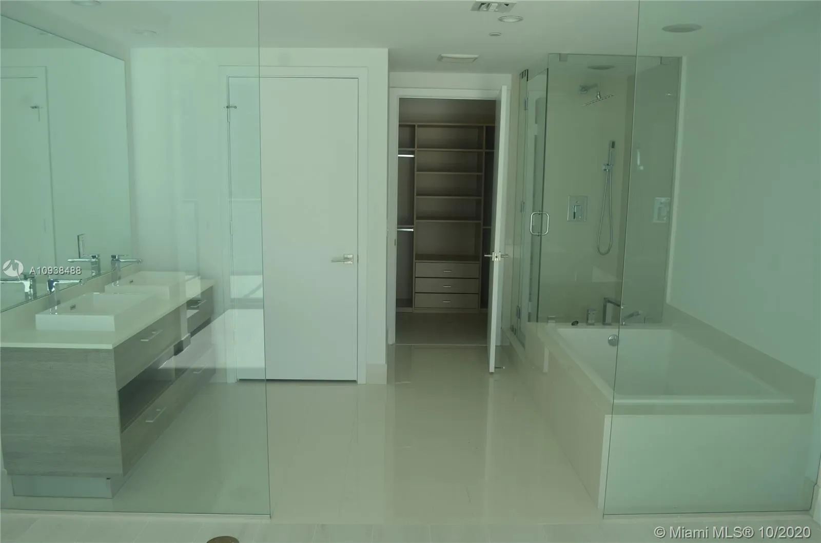650 NE 32nd St # 4301, Miami FL 33137