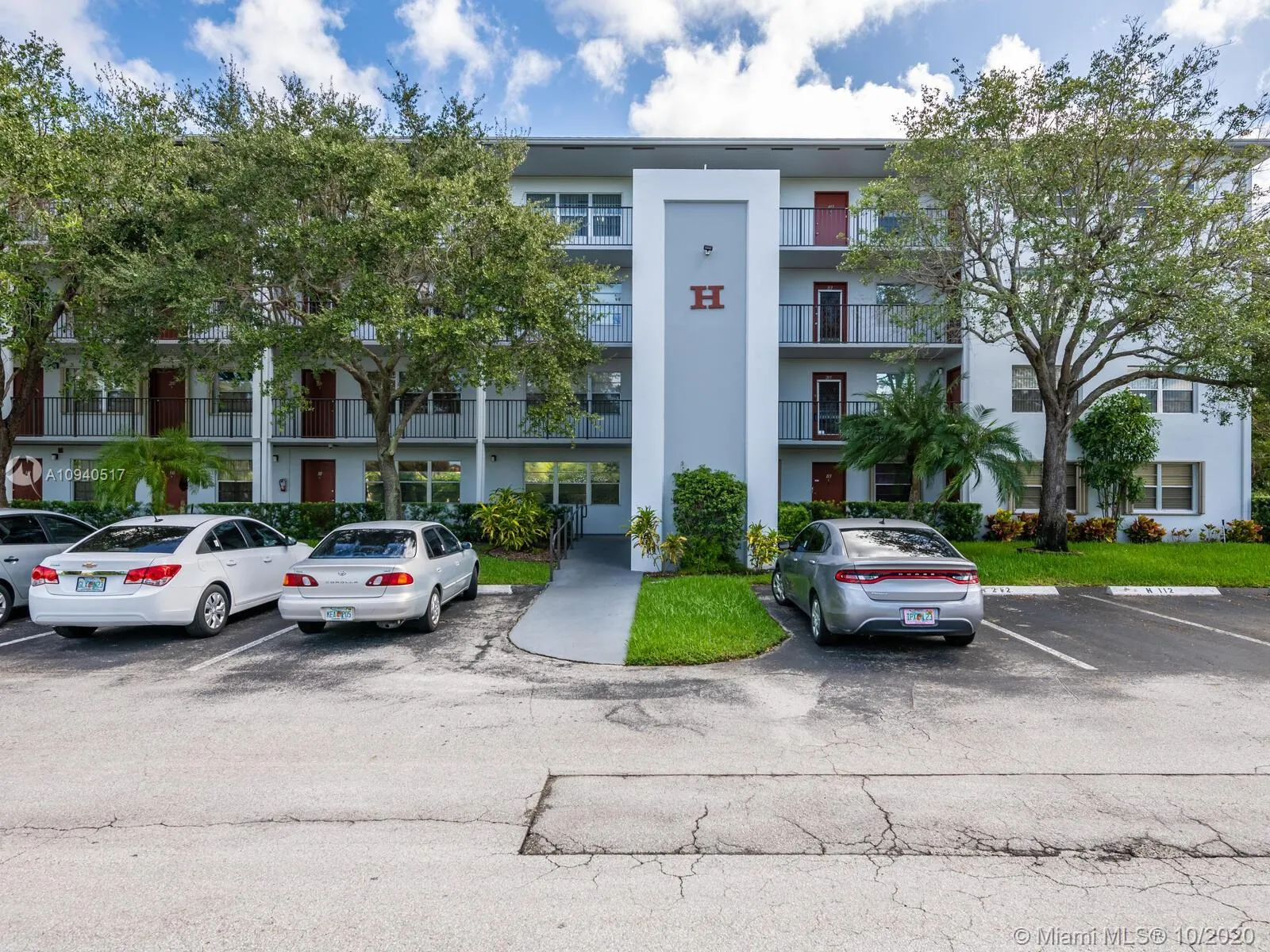 2 bedroom 2 bath for sale at 1401 SW 135th Ter # 213H, Pembroke Pines FL 33027