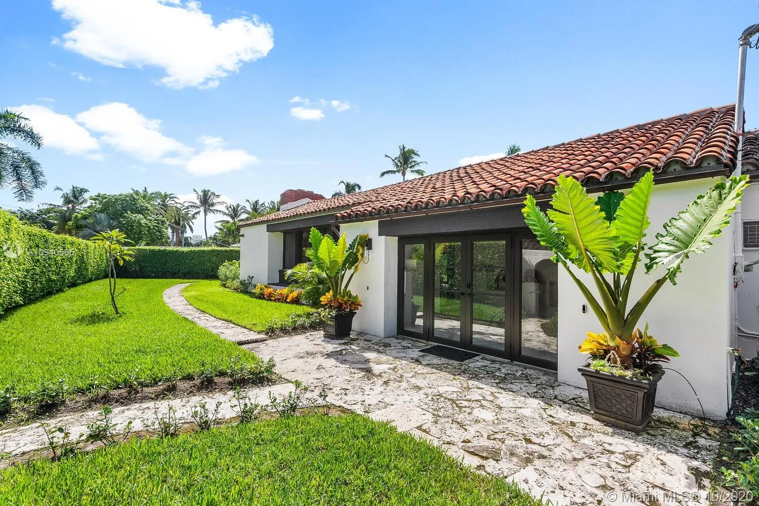 6350 Pinetree Dr, Miami Beach FL 33141