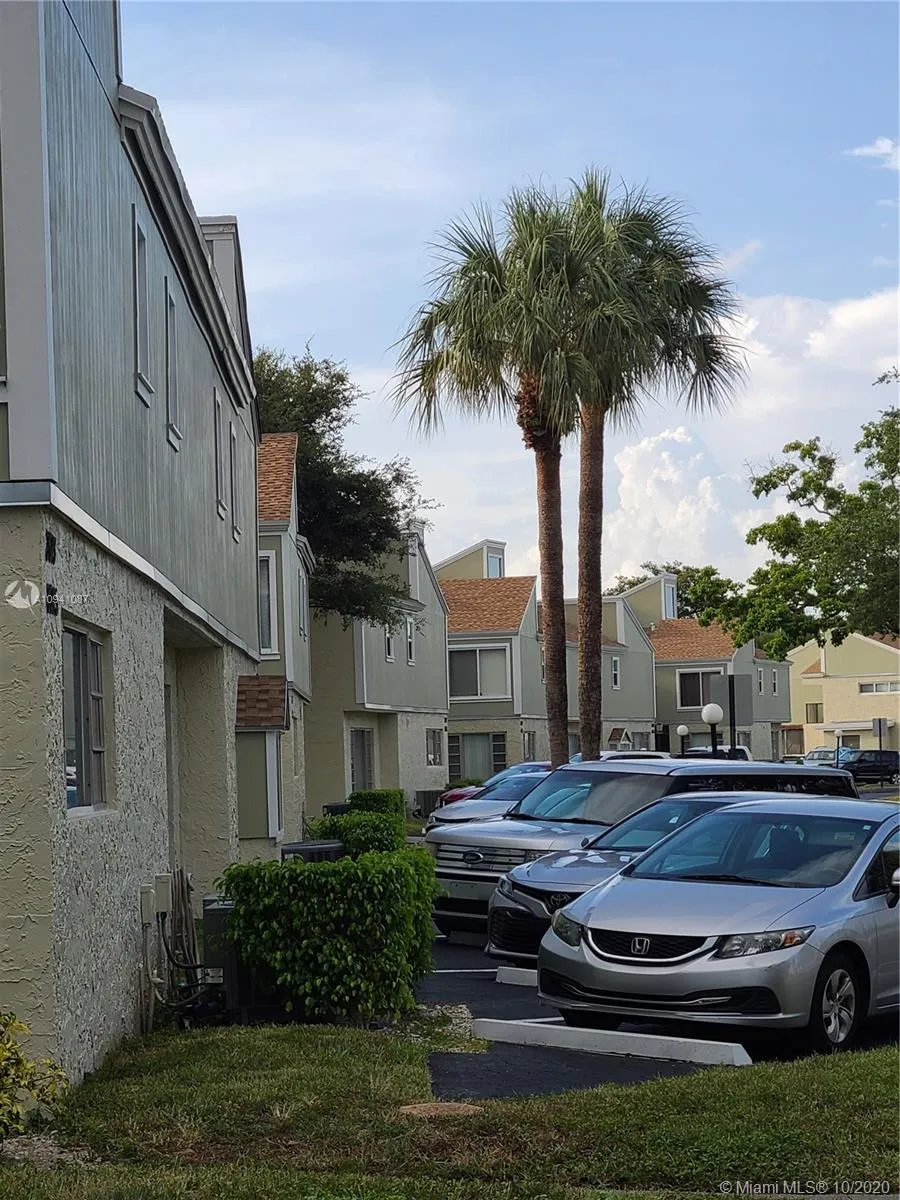 8007 Lagos De Campo Blvd # 4, Tamarac FL 33321