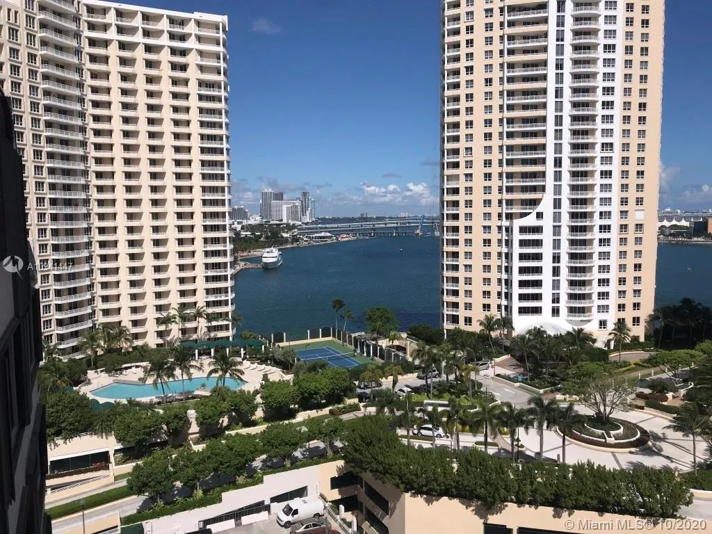 1 bedroom 1 bath for sale at 540 Brickell Key Dr # 1706, Miami FL 33131